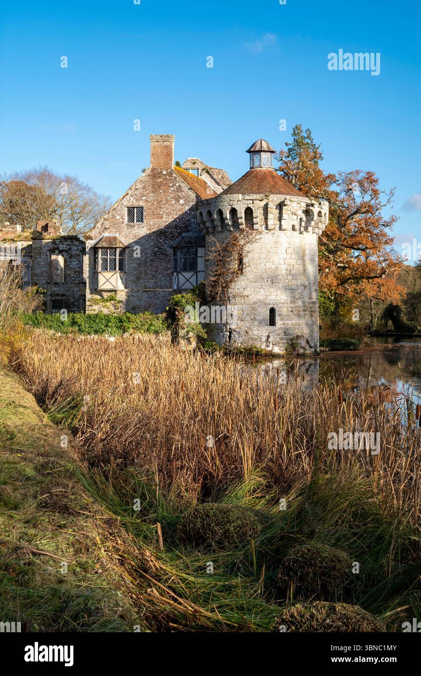 Château écossais médiéval du XIVe siècle construit à l'origine en 1378 et douves à Tunbridge Wells dans le Kent, Royaume-Uni Banque D'Images