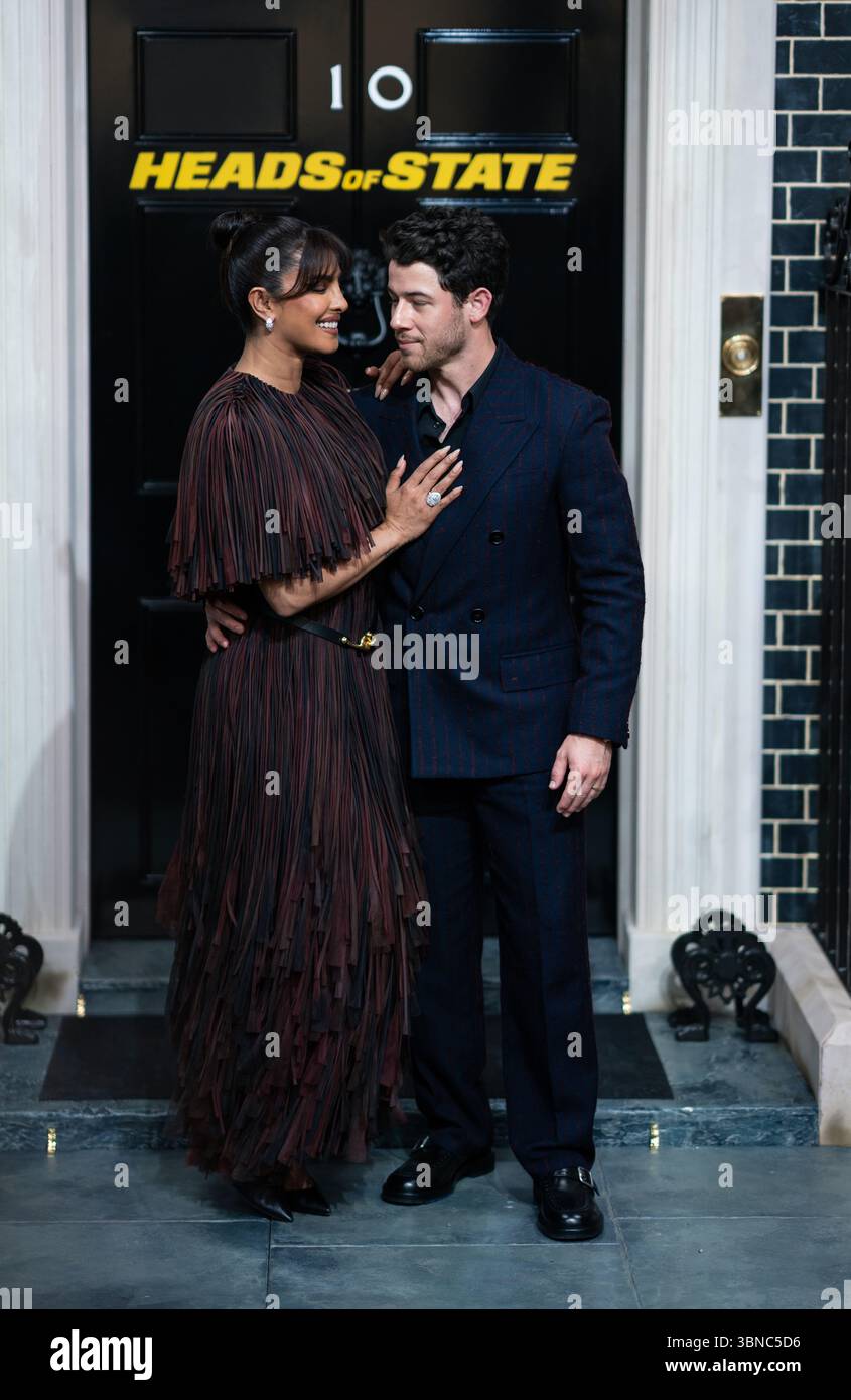 LONDRES, ANGLETERRE - 1er JUILLET : Priyanka Chopra et Nick Jonas assistent à la projection spéciale britannique pour les chefs d'État au BFI Southbank le 1er juillet 2025 à Londres, en Angleterre. (Photo de Lounis Tiar) crédit : lounisPhotography/Alamy Live News Banque D'Images