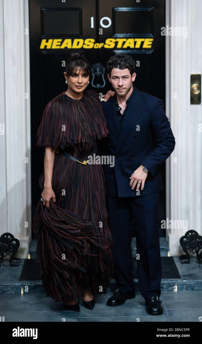 LONDRES, ANGLETERRE - 1er JUILLET : Priyanka Chopra et Nick Jonas assistent à la projection spéciale britannique pour les chefs d'État au BFI Southbank le 1er juillet 2025 à Londres, en Angleterre. (Photo de Lounis Tiar) crédit : lounisPhotography/Alamy Live News Banque D'Images