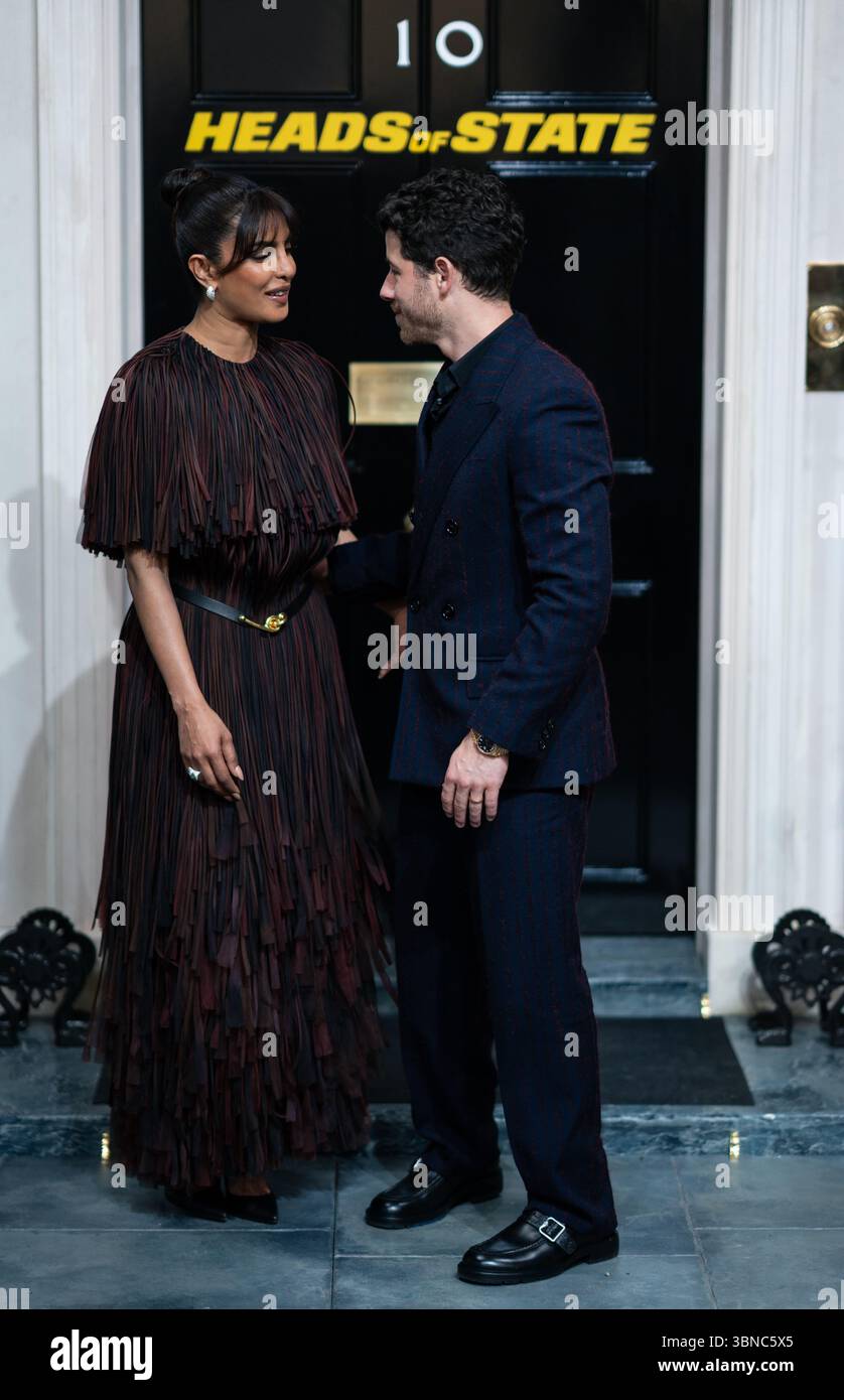 LONDRES, ANGLETERRE - 1er JUILLET : Priyanka Chopra et Nick Jonas assistent à la projection spéciale britannique pour les chefs d'État au BFI Southbank le 1er juillet 2025 à Londres, en Angleterre. (Photo de Lounis Tiar) crédit : lounisPhotography/Alamy Live News Banque D'Images