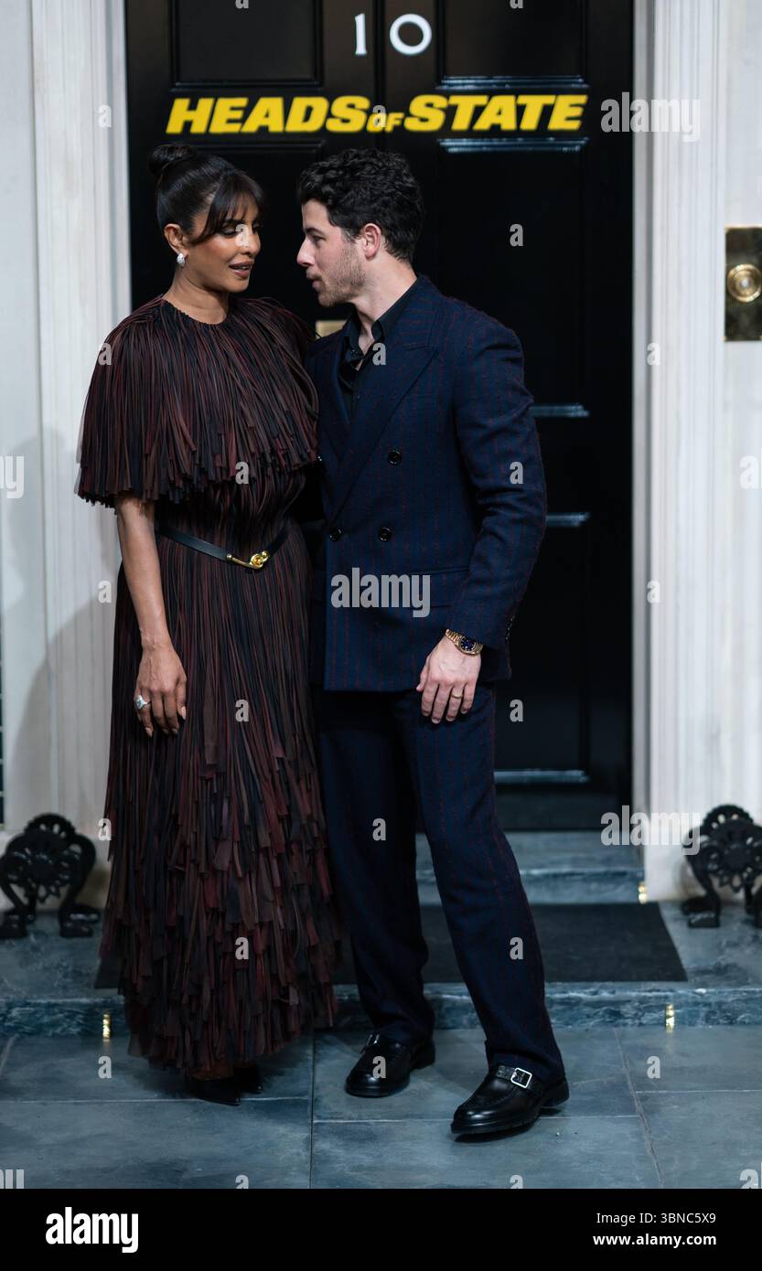 LONDRES, ANGLETERRE - 1er JUILLET : Priyanka Chopra et Nick Jonas assistent à la projection spéciale britannique pour les chefs d'État au BFI Southbank le 1er juillet 2025 à Londres, en Angleterre. (Photo de Lounis Tiar) crédit : lounisPhotography/Alamy Live News Banque D'Images