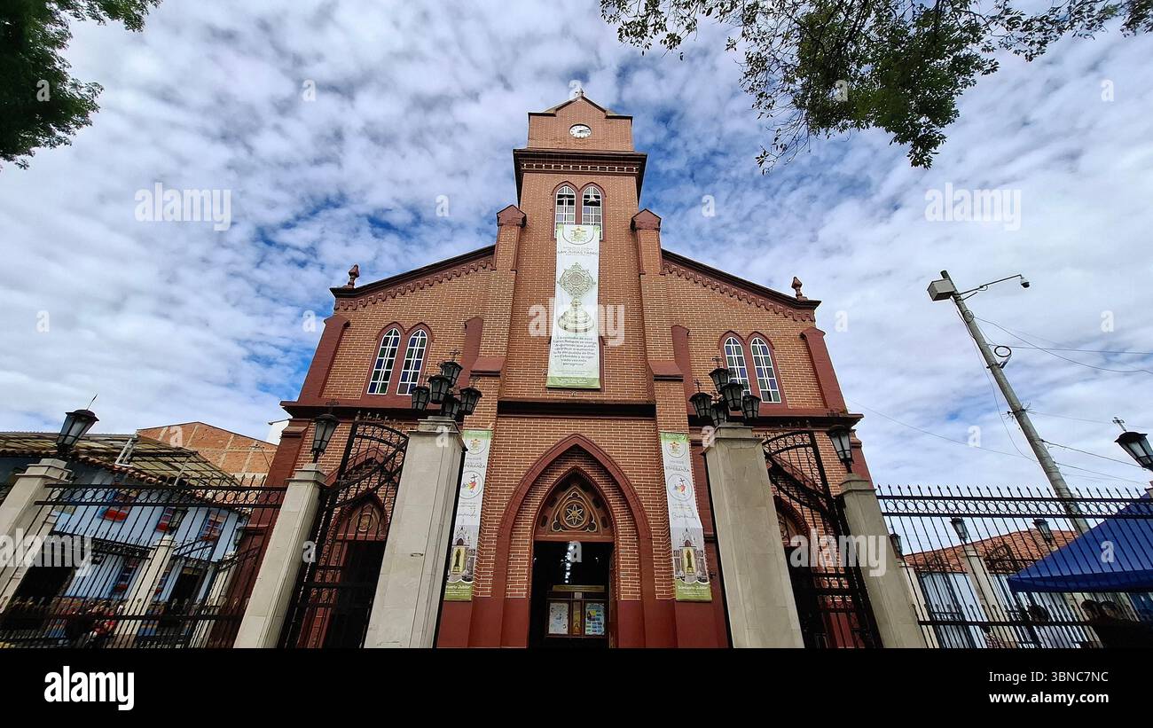 El Santuario, Antioquia, Colombie. 28 juin 2025. En l'an 1898, exactement le 28 octobre, jour de Jude, la première pierre du temple fut bénie Banque D'Images El Santuario, Antioquia, Colombie. 28 juin 2025. En l'an 1898, exactement le 28 octobre, jour de Jude, la première pierre du temple fut bénie Banque D'Images