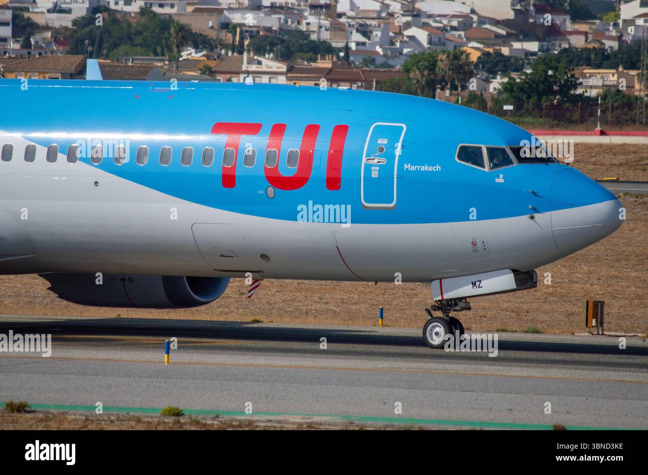 Avión de Línea moderno Boeing 737 8MAX de la aerlínea TUI Airlines Belgium en el aeropuerto de Málaga Costa del sol con matrícula OO-TMZ. Banque D'Images