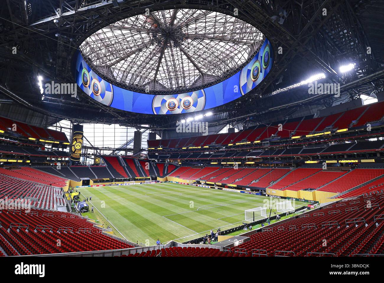 Atlanta, Géorgie, États-Unis. 01 juillet 2025. firo : 02.07.2025, Football, Football : International, FIFA Club World Cup 2025, FIFA Club World Cup 2025, Round of 16 BVB Borussia Dortmund - CF Monterrey 2 :1 vue générale du stade stade stade Mercedes-Benz Stadium le 01 juillet 2025 à Atlanta, Géorgie, États-Unis. Crédit : dpa/Alamy Live News Banque D'Images