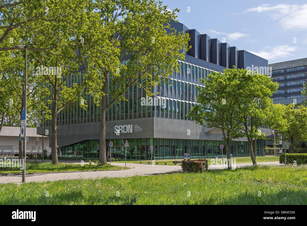 Architecture moderne du bâtiment SRON Institut néerlandais pour la recherche spatiale, un centre pour la technologie spatiale et l'astrophysique. Leiden, pays-Bas, 4 Banque D'Images