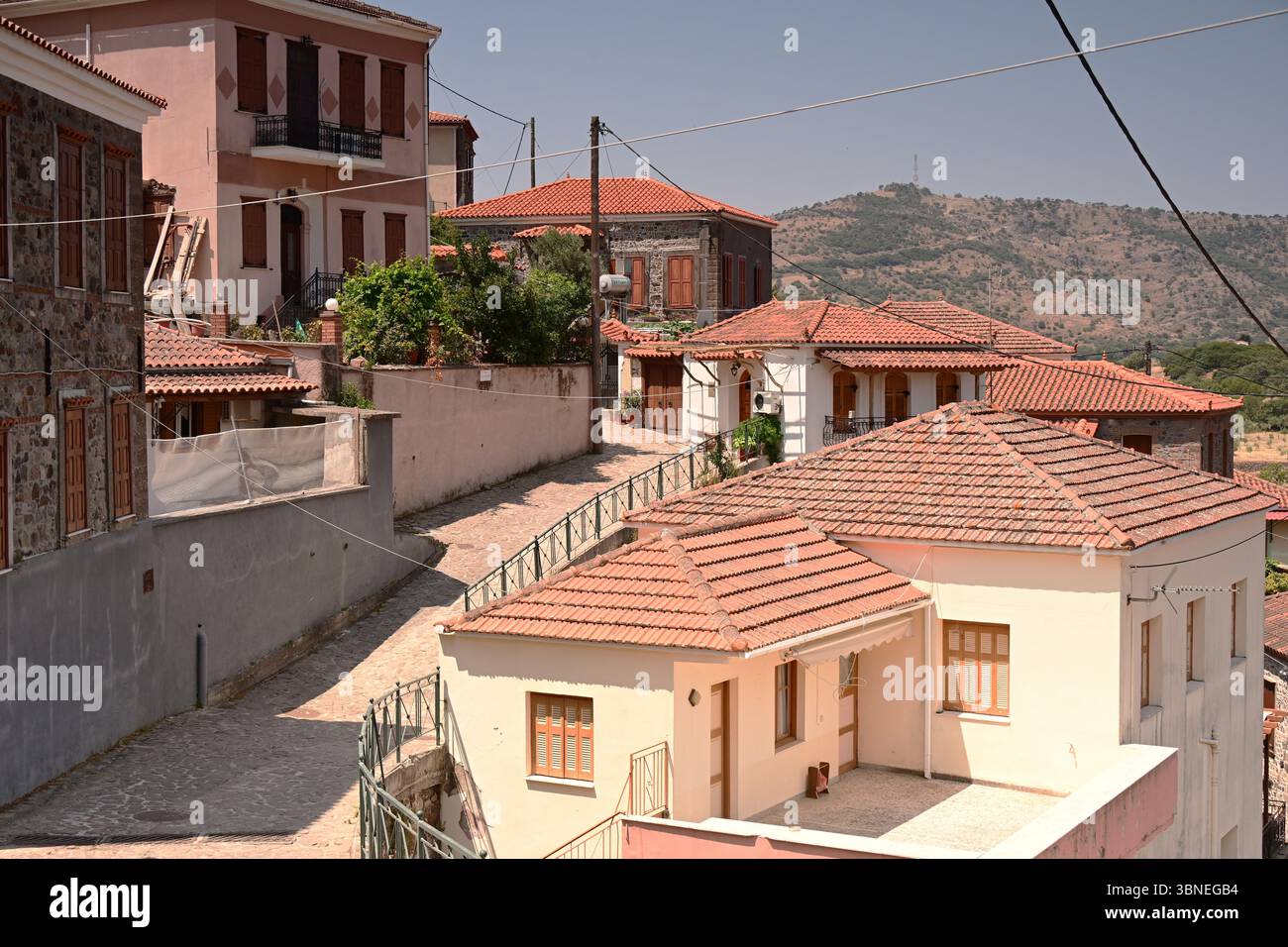 Village rural typique d'Agiassos, Île de Lesbos (Lesbos), Grèce Banque D'Images