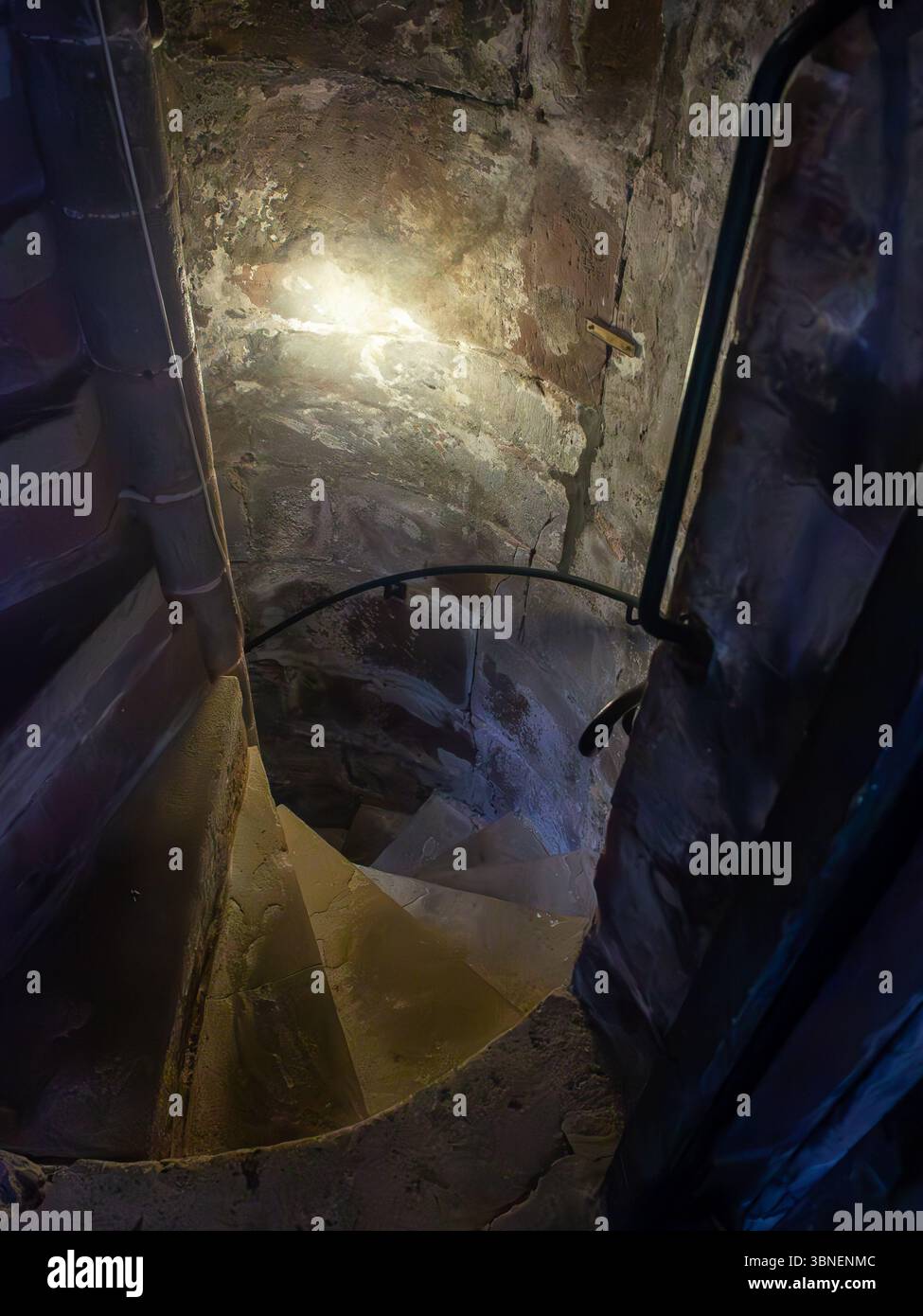 La tour en pierre spirale marche dans St.James la Grande église à Gawsworth, Cheshire. Banque D'Images