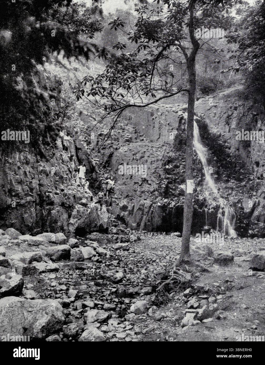 Formation glaciaire sur South Mountain dans le comté d'Essex, NJ, vers 1928 Banque D'Images Formation glaciaire sur South Mountain dans le comté d'Essex, NJ, vers 1928 Banque D'Images