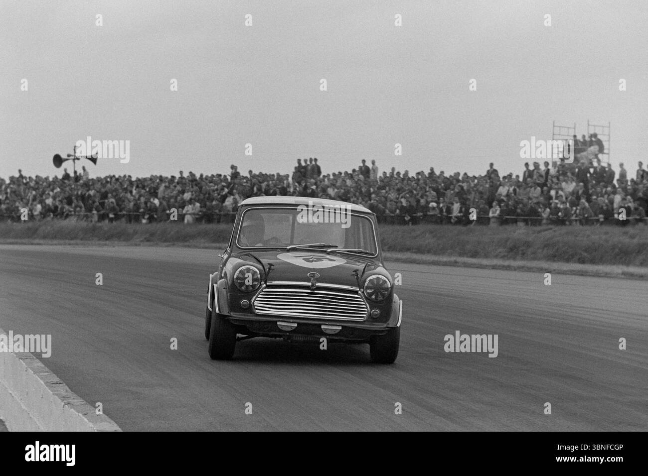 John Rhodes au XXII RAC British Grand Prix Meeting 1969 à Silverstone. British Saloon car Championship Silverstone Wipac Trophy GP support Race Banque D'Images