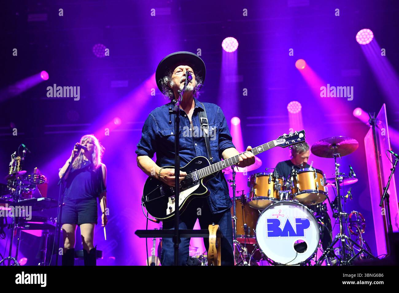 Wolfgang NIEDECKEN, BAP, Musiker, Gitarrist, Saenger, Gruender der Deutschrock Band. BAP,live,Konzert,Buehne stage,Tollwood Festival AM 02.07.2025 *** Wolfgang NIEDECKEN,BAP, musicien,guitariste,chanteur,fondateur du groupe de rock allemand BAP,live,concert,stage,Tollwood Festival le 02 07 2025 Banque D'Images