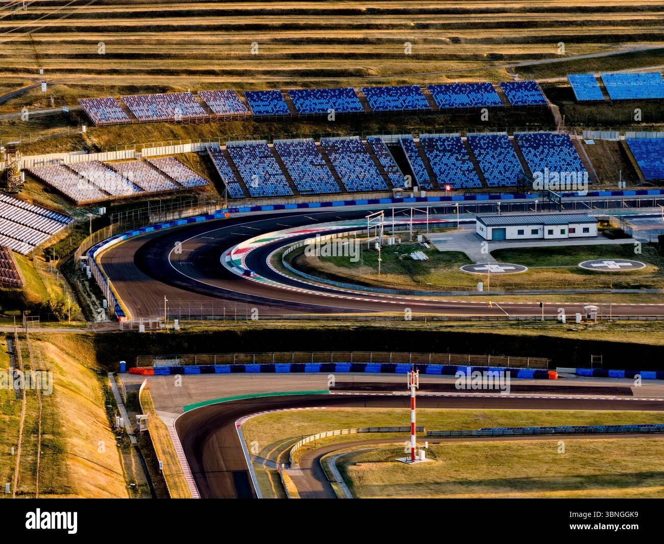 Nouvelles photos sur le Hungaroring. Il s'agit du circuit officiel hongrois de F1. Thème principal nouveau bâtiment Padock et tribune qui sont construits en 2025 Banque D'Images