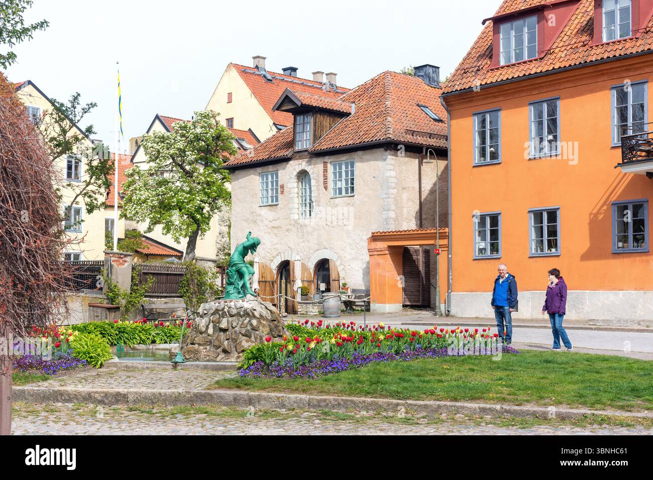 La fontaine de la déesse de l'Abundantness à Packhusplatsen, vieille ville, Visby, région de Gotland (Gotlands Kommun), Royaume de Suède Banque D'Images
