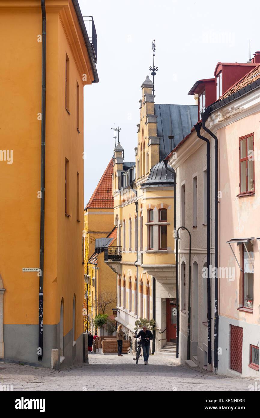 Scène de rue, Hästgatan, vieille ville, Visby, région de Gotland (Gotlands Kommun), Royaume de Suède Banque D'Images