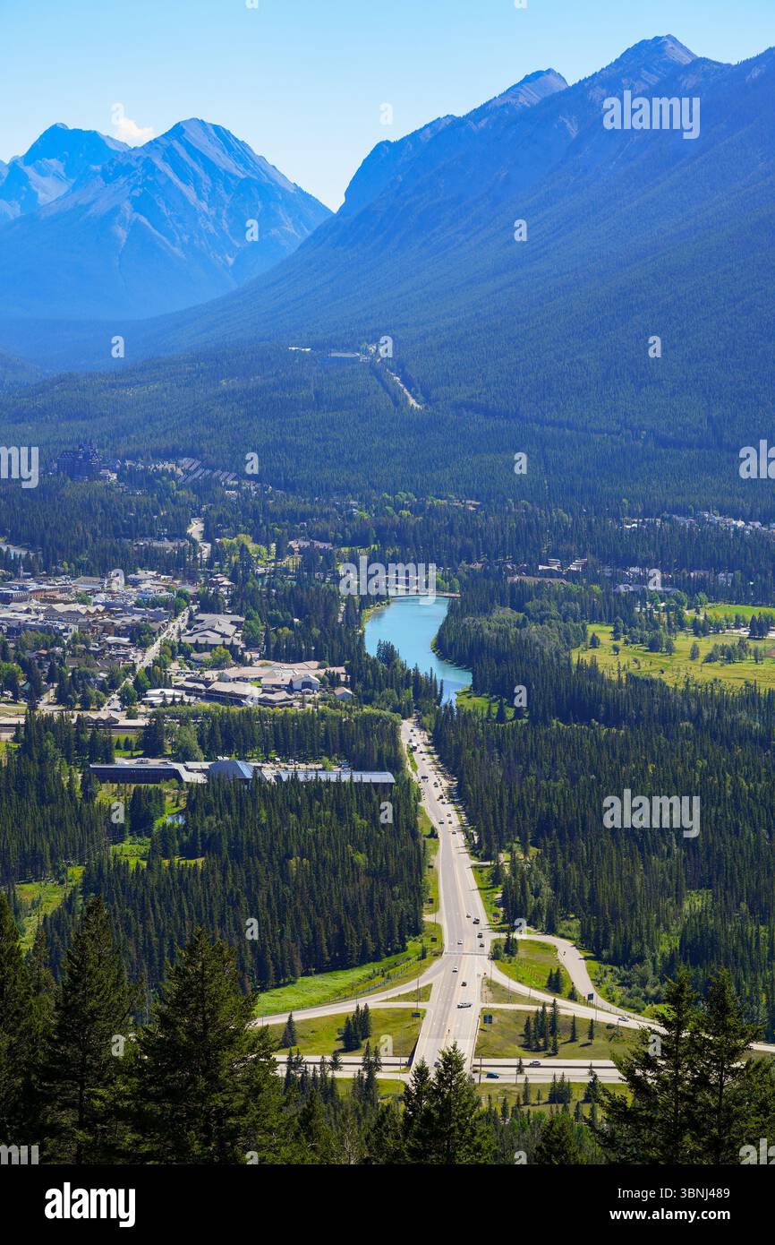 Vue aérienne de la ville de Banff vue depuis le mont Norquay en Alberta, Canada Banque D'Images