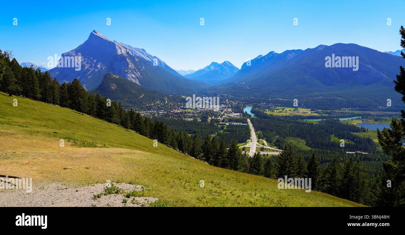 Vue aérienne de la ville de Banff vue depuis le mont Norquay en Alberta, Canada Banque D'Images