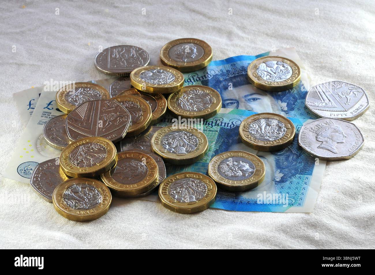 Pièces et billets de monnaie décimale britannique Banque D'Images