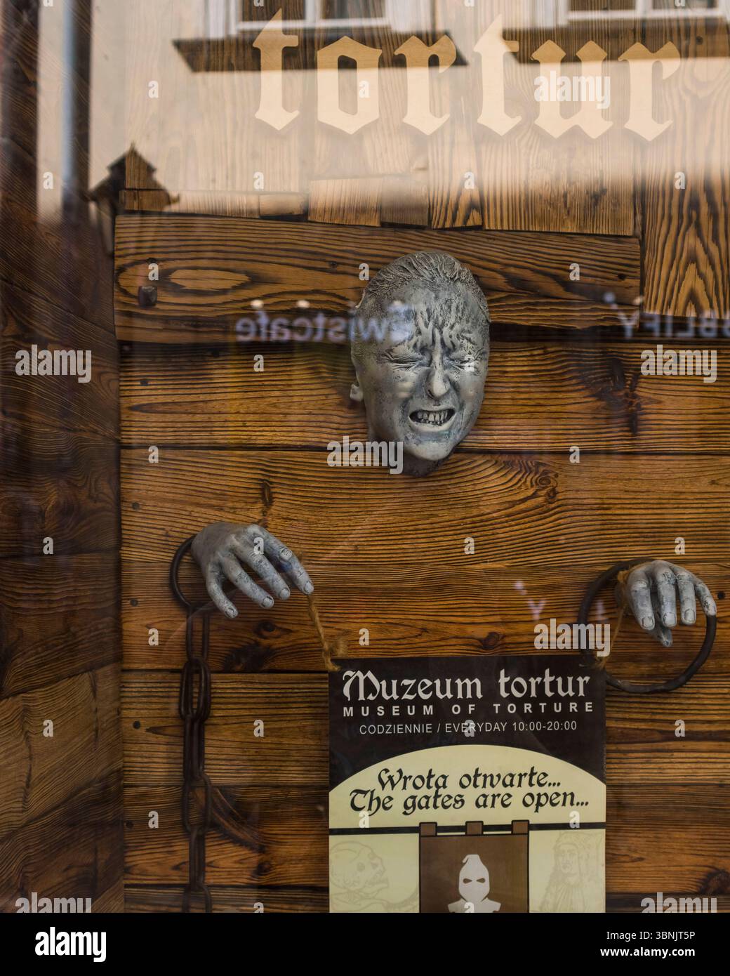 Exposition du musée de la torture à Kraków avec thème médiéval et heures d'ouverture. Banque D'Images