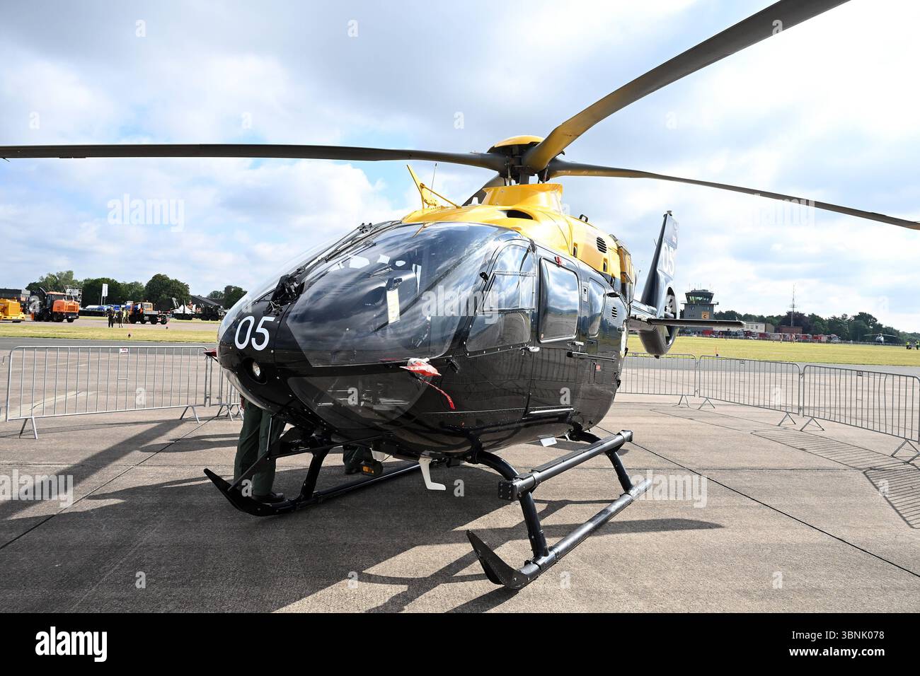 28.06.2025, xjrdrx, Politik Tag der Bundeswehr 2025 in Bückeburg, v.l. Airline : Royaume-Uni - Defence Helicopter Flying School Â Reg : ZM531 Bückeburg *** 28 06 2025, xjrdrx, Politik Tag der Bundeswehr 2025 in Â, v l Airline United Kingdom Defense Helicopter Flying School Bückeburg- Reg ZM531 Bückeburg Banque D'Images