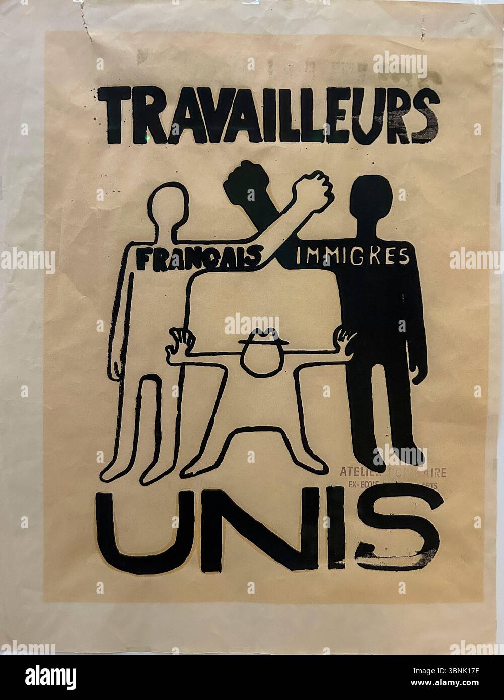 Paris, France, gros plan, Musée Français de l'Immigration, Collection, vintage, objets historiques, affiche politique, slogan, « Workers Unite » mai 1968 Pro-Immigration Banque D'Images