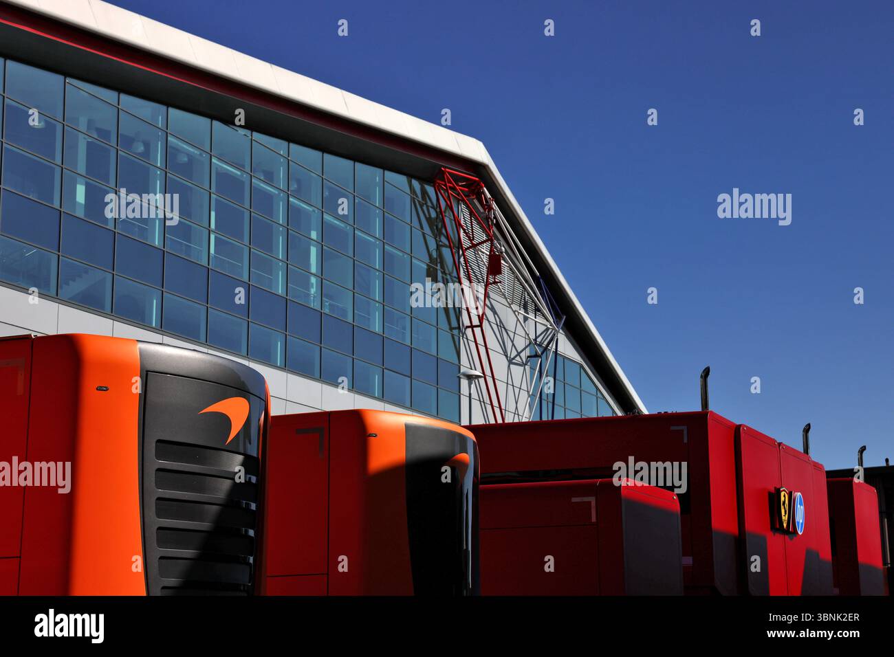 Silverstone, Royaume-Uni. 03 juillet 2025. Circuit Atmosphere - bâtiment de l'aile. 03.07.2025. Championnat du monde de formule 1, Rd 12, Grand Prix de Grande-Bretagne, Silverstone, Angleterre, journée de préparation. Le crédit photo devrait se lire : XPB/Alamy Live News. Banque D'Images