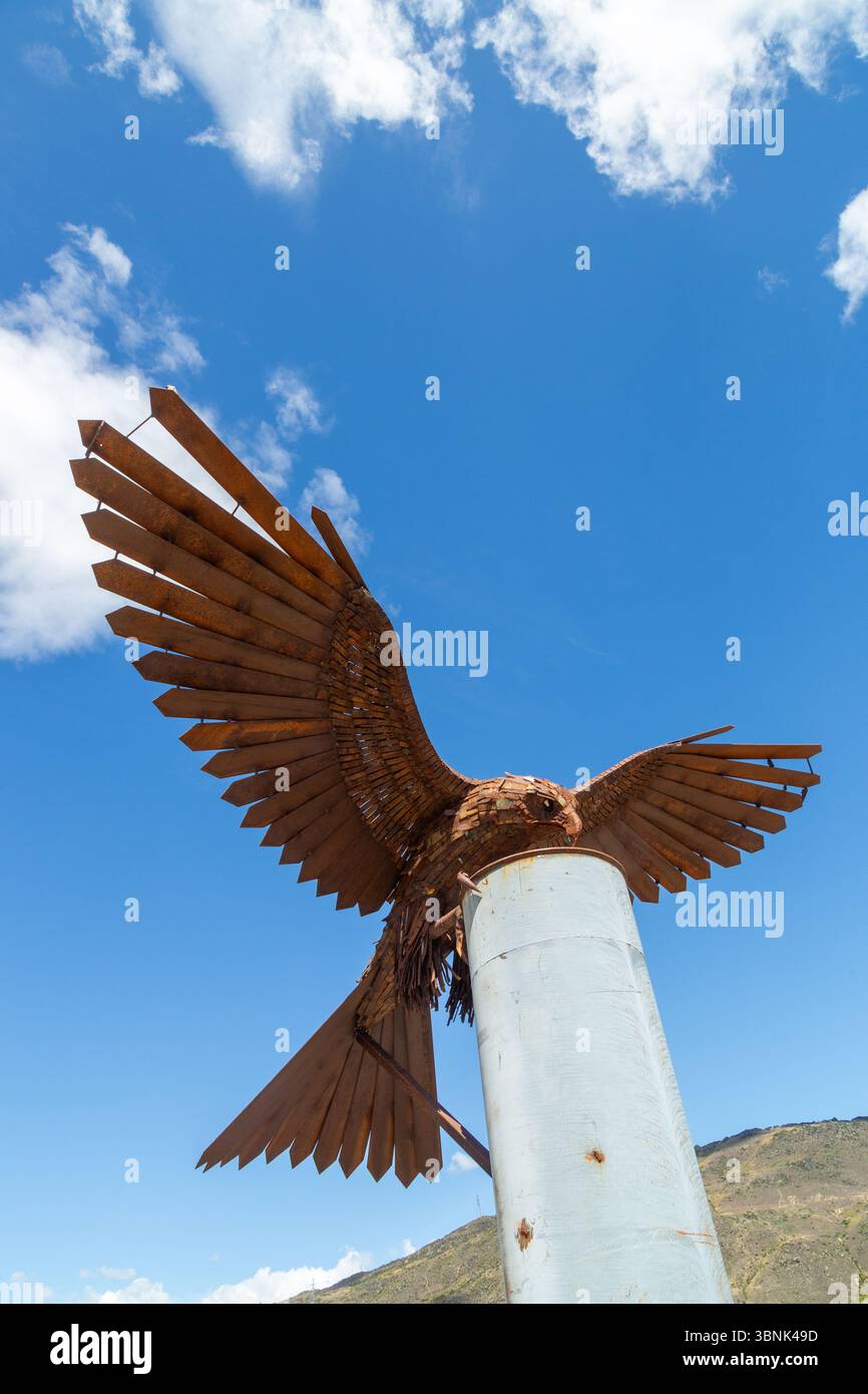 Karearea (faucon néo-zélandais natif) sculpture par Dan Kelly, sculpteur basé à Glenorchy Banque D'Images