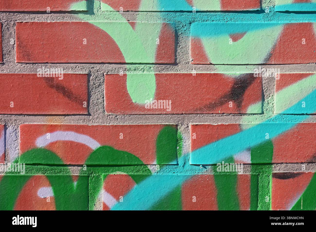 Graffiti coloré sur un mur de briques Banque D'Images