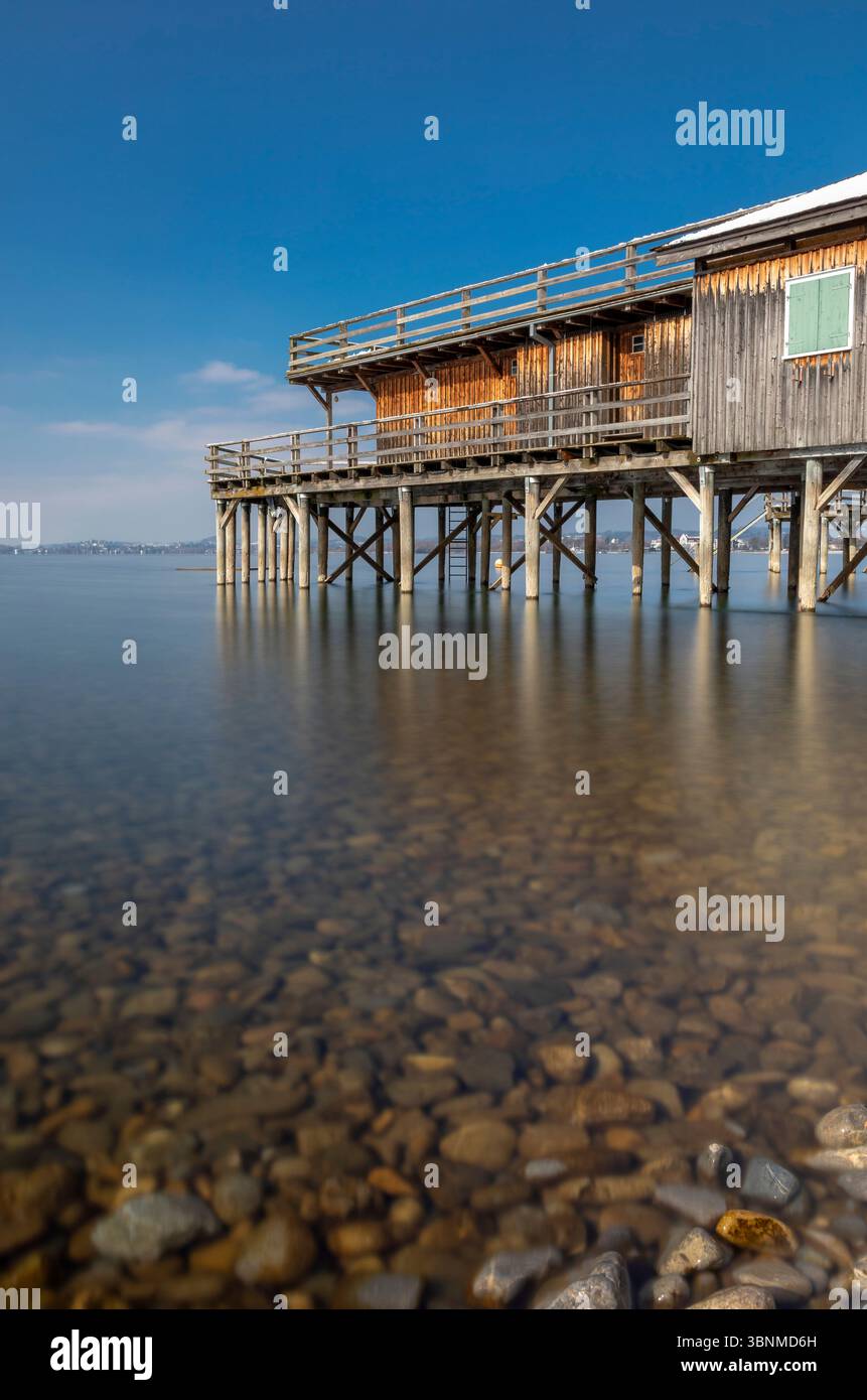 Cabane de baignade sur le lac de Constance à Lochau, Autriche, en hiver Banque D'Images