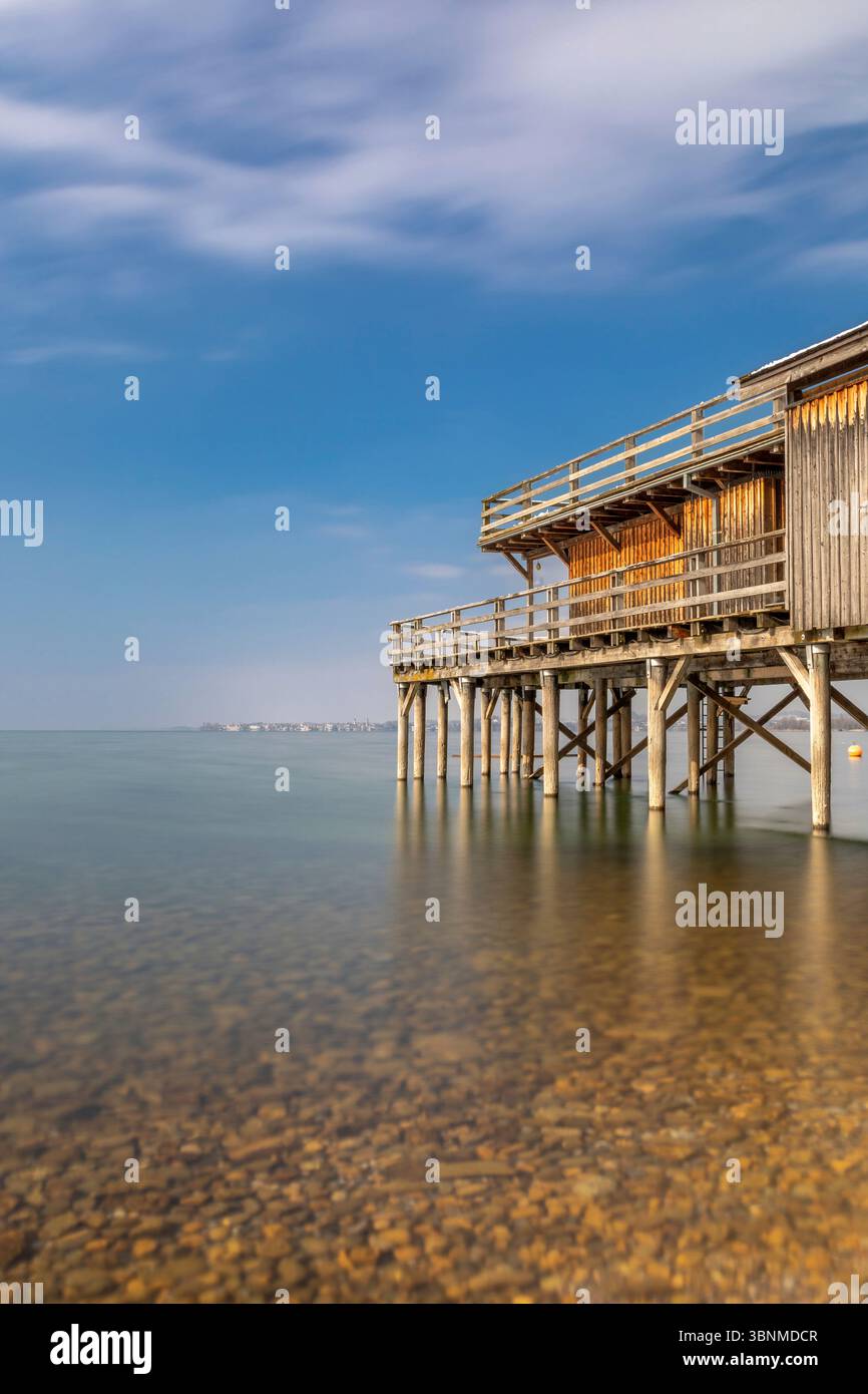 Cabane de baignade sur le lac de Constance à Lochau, Autriche, en hiver Banque D'Images
