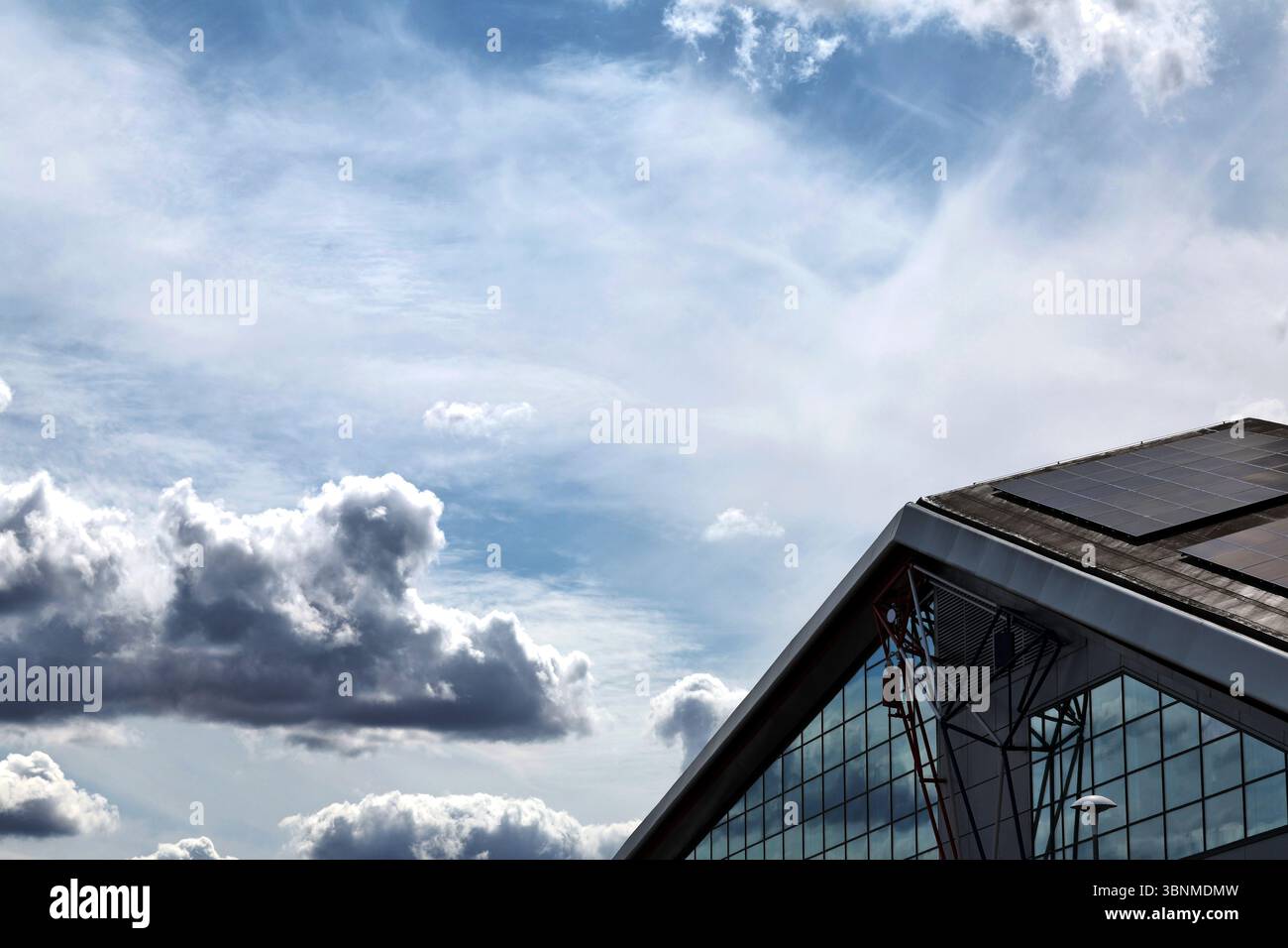 Silverstone, Royaume-Uni. 03 juillet 2025. Circuit Atmosphere - bâtiment de l'aile. 03.07.2025. Championnat du monde de formule 1, Rd 12, Grand Prix de Grande-Bretagne, Silverstone, Angleterre, journée de préparation. Le crédit photo devrait se lire : XPB/Alamy Live News. Banque D'Images