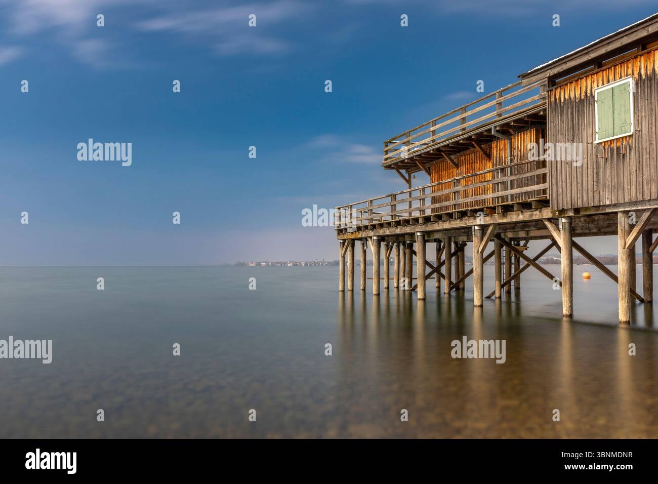 Cabane de baignade sur le lac de Constance à Lochau, Autriche, en hiver Banque D'Images