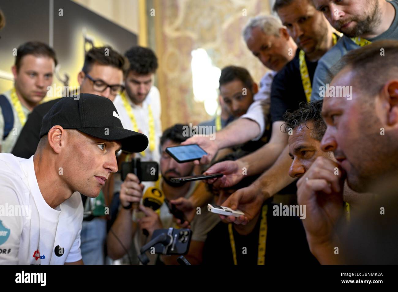 Lille, France. 03 juillet 2025. Le néerlandais Mathieu van der Poel d'Alpecin-Deceuninck photographié lors d'une conférence de presse des têtes d'affiche du Tour de France 2025, jeudi 03 juillet 2025, à Lille, France. La 112ème édition du Tour de France débute le samedi 5 juillet à Lille, France, et se terminera à Paris, France, le 27 juillet. BELGA PHOTO JASPER JACOBS crédit : Belga News Agency/Alamy Live News Banque D'Images