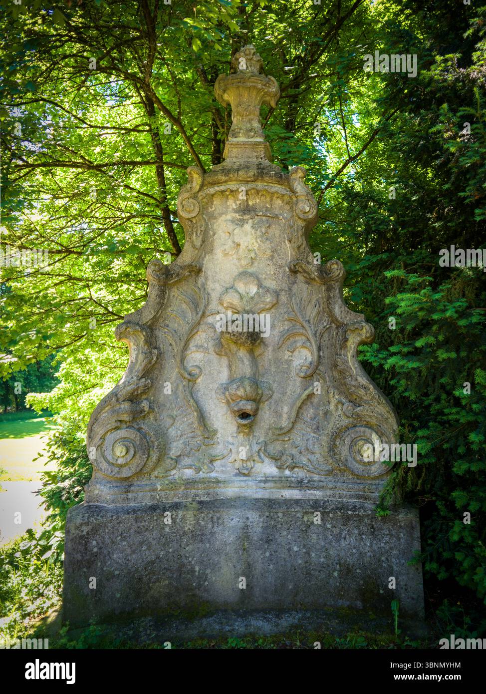 Suisse, Zurich, Rieterpark, Fontaine des dauphins Banque D'Images