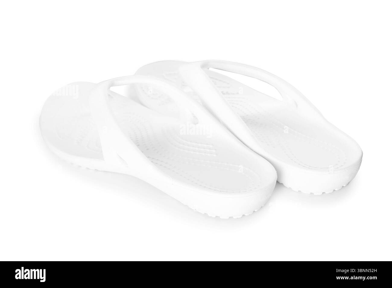 Tongs élégantes isolées sur blanc. Accessoire de plage Banque D'Images