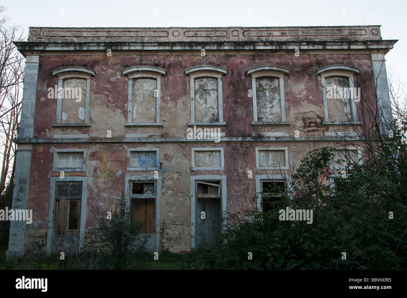 Une maison d'habitation abandonnée Banque D'Images