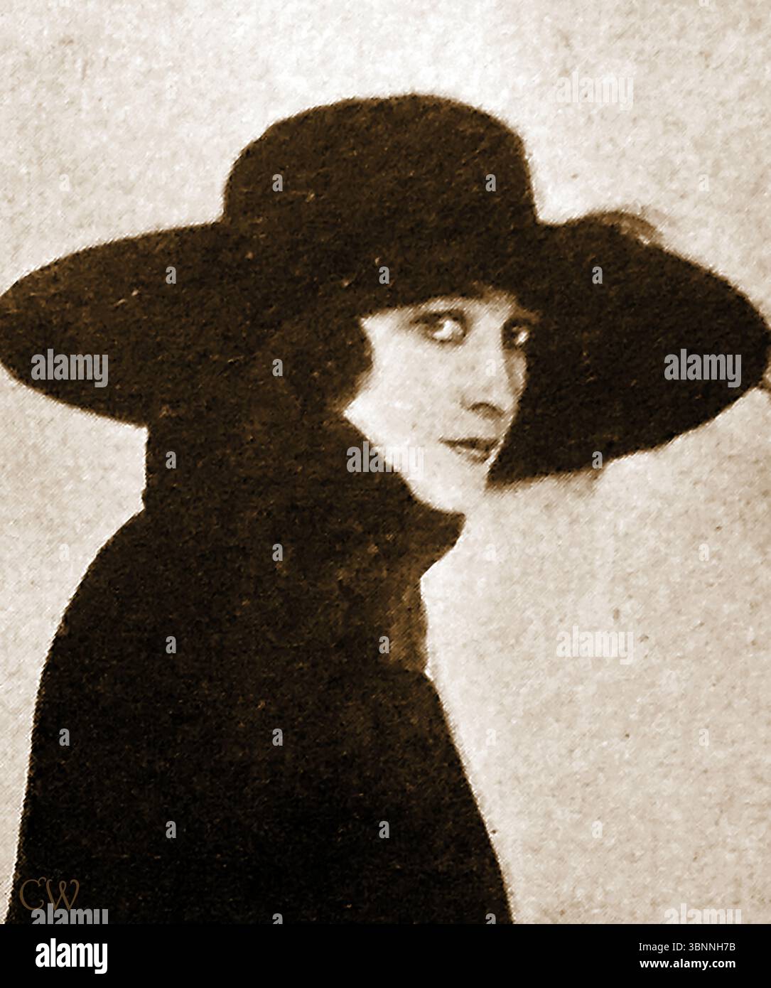 FILM - CINÉMA - HISTOIRE - un vieux portrait de la star du cinéma muet Pauline Frederick (née Pauline Beatrice Libbey ; 1883 – 1938). En 1908, elle change légalement son nom en Pauline Frederick Banque D'Images
