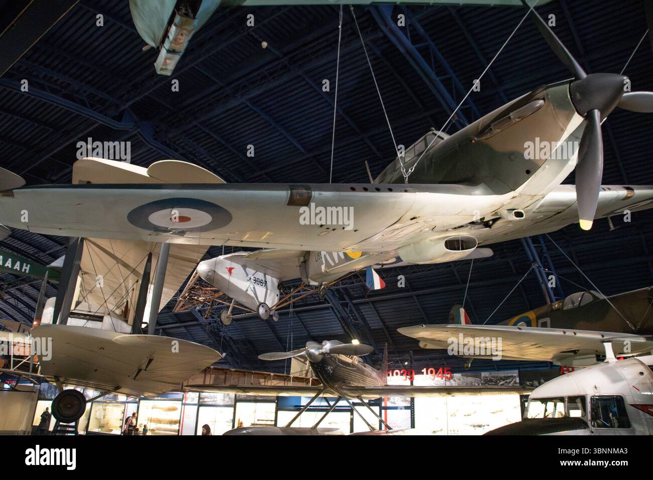 Spitfire dans la Flight Gallery du Science Museum de Londres, Angleterre Banque D'Images
