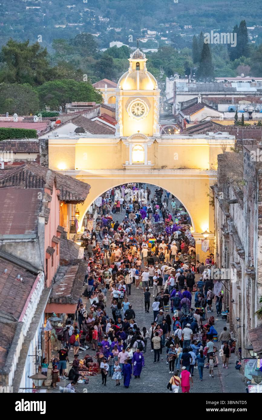 Semana Santa en el Arco de Santa Catalina en la Antigua Guatemala célébrations de la semaine Sainte à l'Arche de Santa Catalina à Antigua Guatemala Banque D'Images