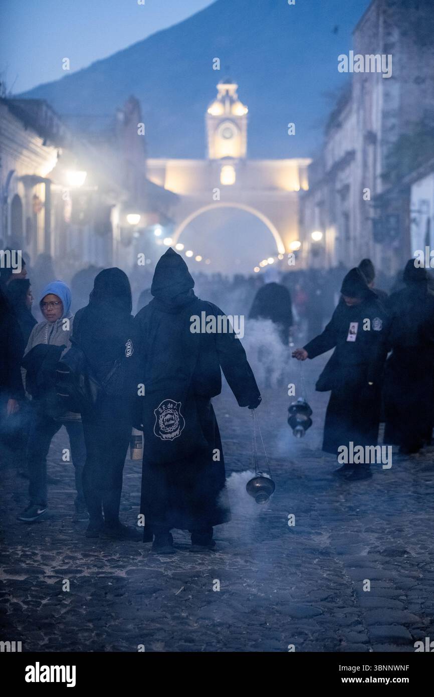 Semana Santa en el arco de Santa Catalina en Antigua Guatemala célébrations de la semaine Sainte à l'Arche de Santa Catalina à Antigua Guatemala Banque D'Images