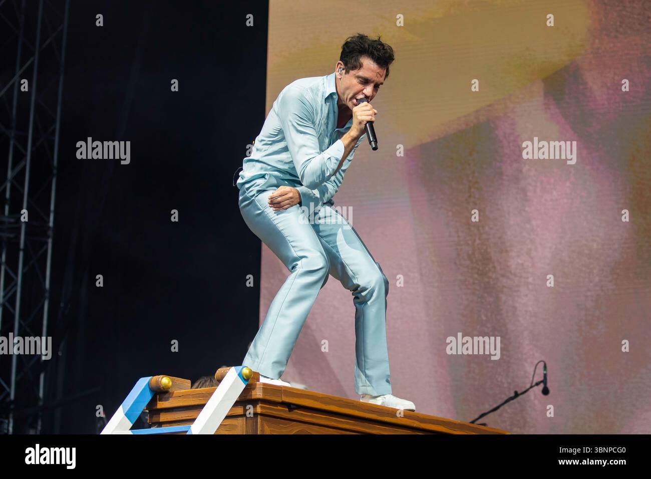 Leeds, Angleterre, 3 juillet 2025. Mika jouant la soirée d'ouverture de Millennium Square Leeds Summer Series 2025. Izzy Clayton/Alamy Live News Banque D'Images