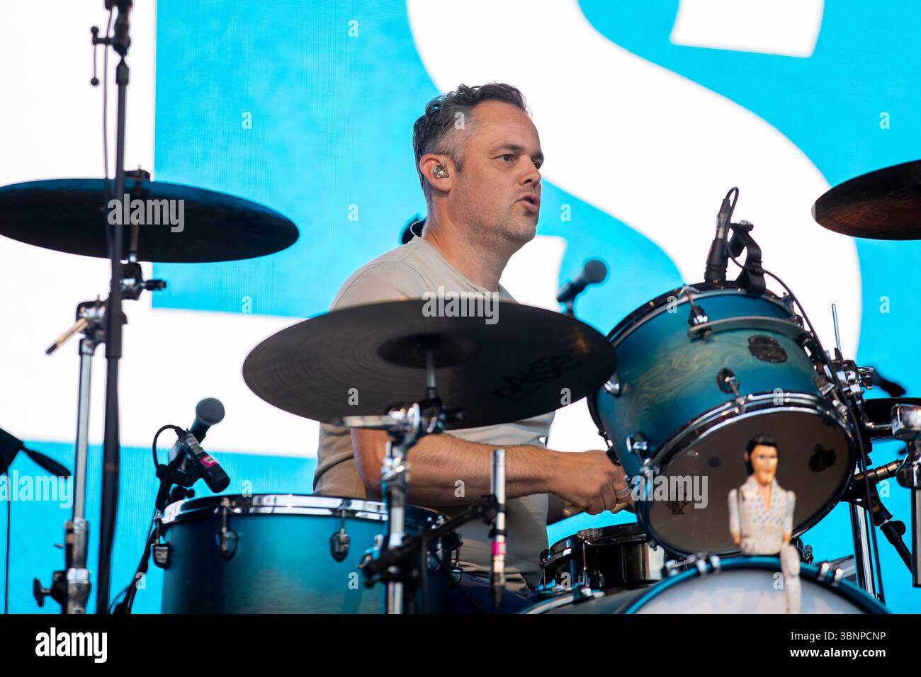 Leeds, Angleterre, 3 juillet 2025. Scouting for Girls soutenant Mika à Millennium Square Leeds Summer Series 2025. Izzy Clayton/Alamy Live News Banque D'Images