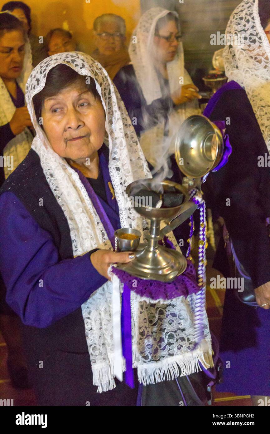 Une procession catholique à Barranco, Lima, PerúPeruvians Banque D'Images