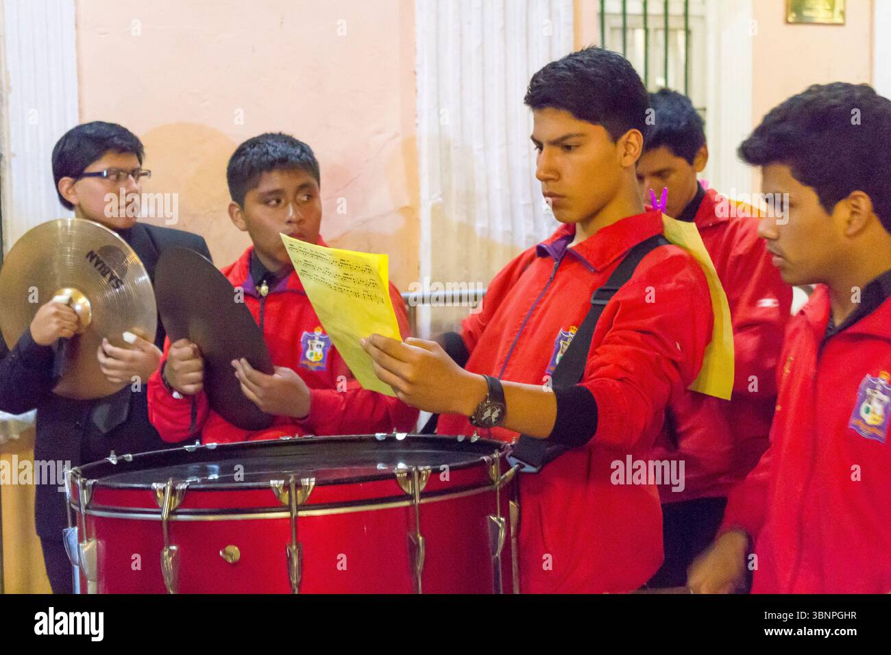 Une procession catholique à Barranco, Lima, PerúPeruvians Banque D'Images