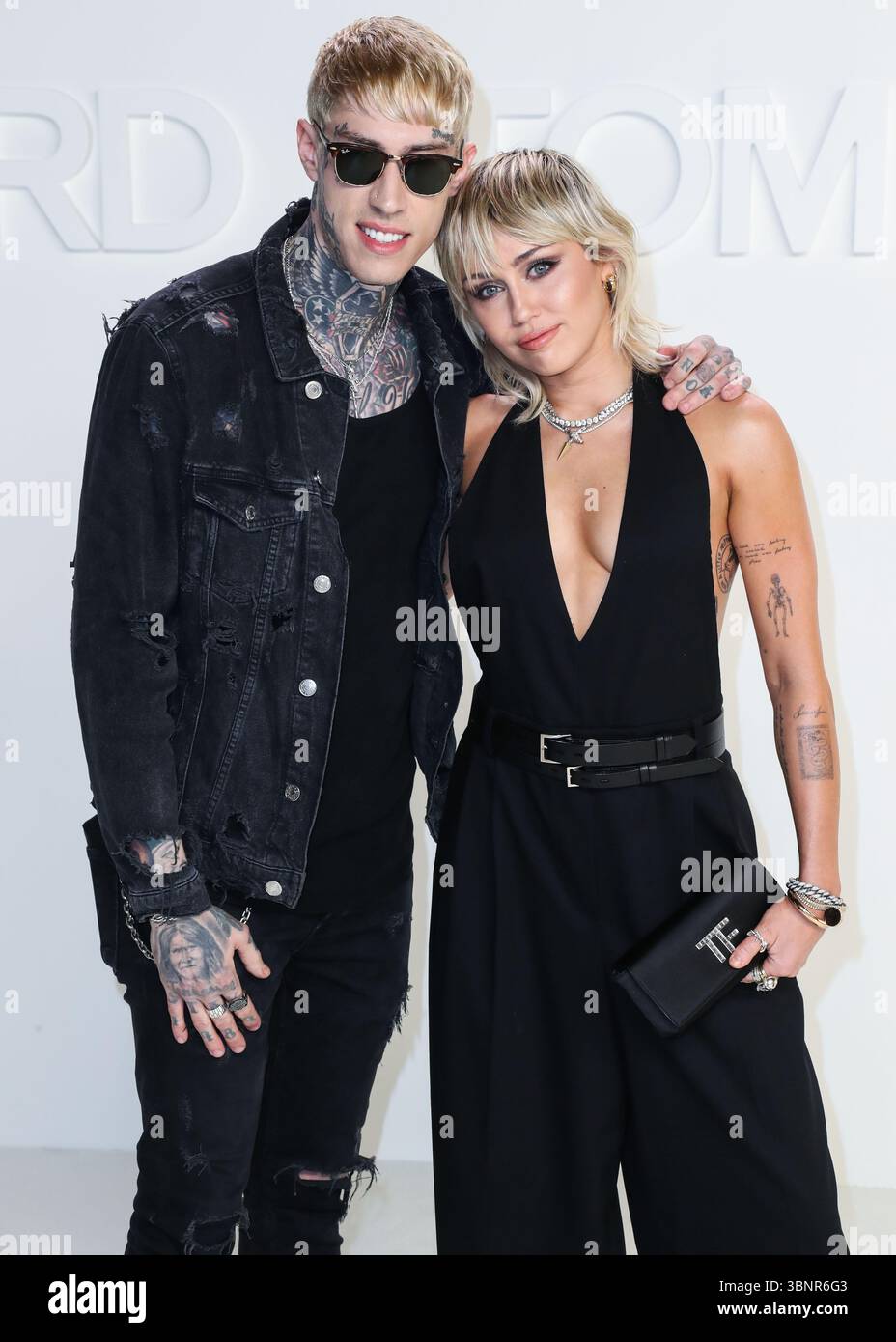 (FILE) Miley Cyrus recevra une étoile sur le Hollywood Walk of Fame en 2026. Miley Cyrus fait partie des 35 lauréats annoncés le mercredi 2 juillet 2025 par Eugenio Derbez et Richard Blade. HOLLYWOOD, LOS ANGELES, CALIFORNIE, États-Unis - FÉVRIER 07 : le musicien américain et fils adoptif de Billy Ray Cyrus trace Cyrus et sa sœur/chanteuse américaine, auteur-compositeur et actrice Miley Cyrus arrivent au Tom Ford : automne/hiver 2020 Fashion Show qui se tient aux Milk Studios le 7 février 2020 à Hollywood, Los Angeles, Californie, États-Unis. (Photo de Xavier Collin/image Press Agency) Banque D'Images