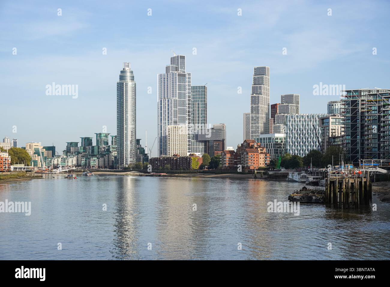 Nouveaux bâtiments résidentiels modernes avec appartements de luxe à Nine Elms, Londres Angleterre Royaume-Uni Banque D'Images