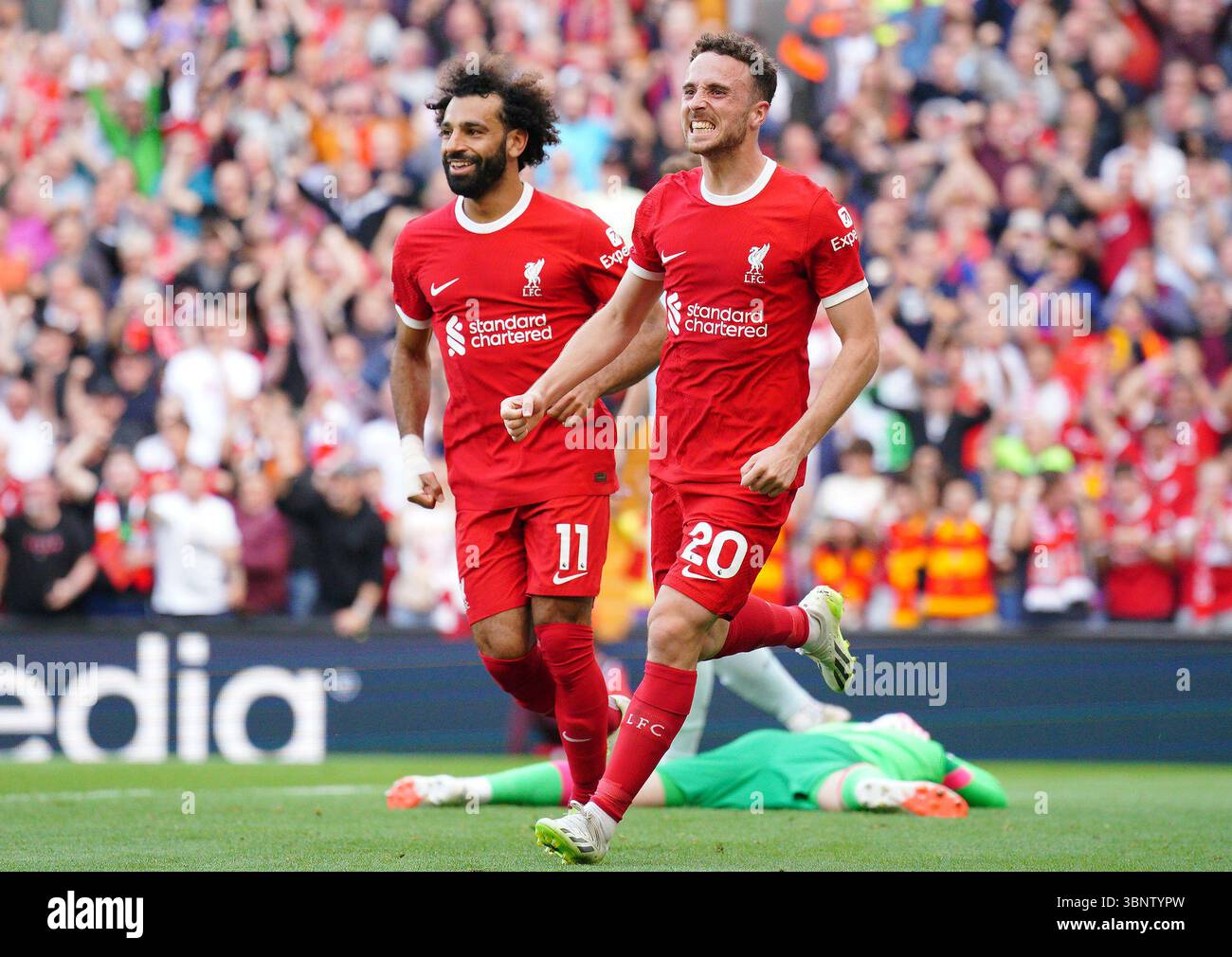 Photo du dossier datée du 19-08-2023 de Mohamed Salah (à gauche) et Diogo Jota de Liverpool. Mohamed Salah, attaquant de Liverpool, admet avoir peur de ce qui l'attend lorsqu'il reviendra au club à la suite de la mort de Diogo Jota. Date d'émission : vendredi 4 juillet 2025. Banque D'Images