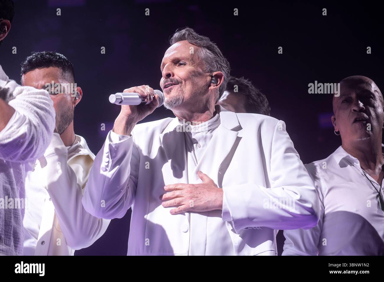 Miguel Bosé en concert au Palau Sant Jordi, Barcelone 03 juillet 2025. Photographe : ALE Espaliat Banque D'Images