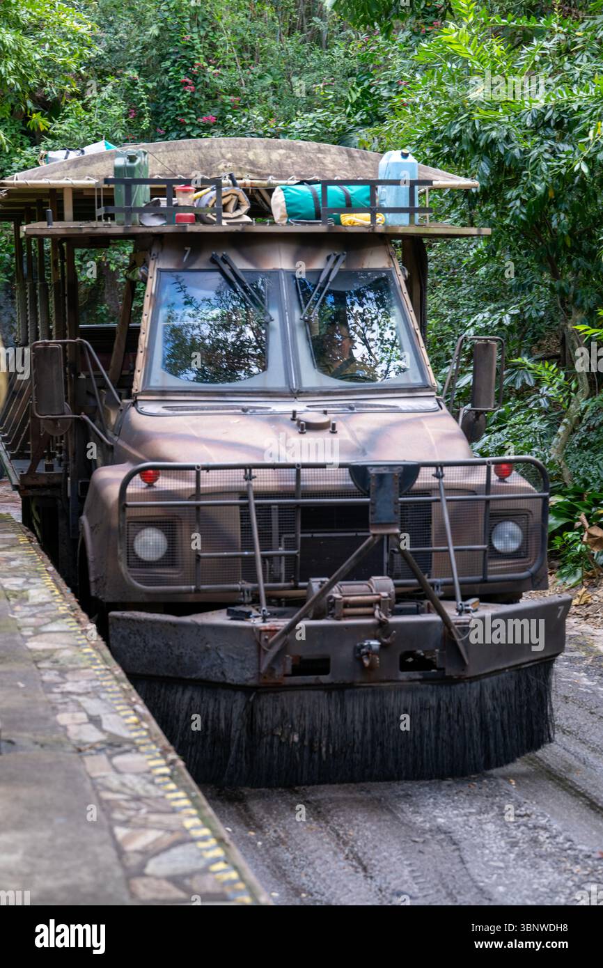L'un des véhicules en plein air du Kilimandjaro Safaris situé en Afrique au parc à thème Disney's animal Kingdom. Banque D'Images