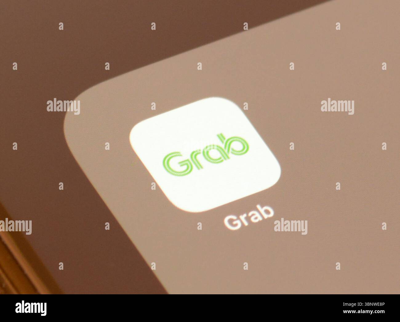 Saisissez l'application Ride Hailing sur l'écran du smartphone Banque D'Images