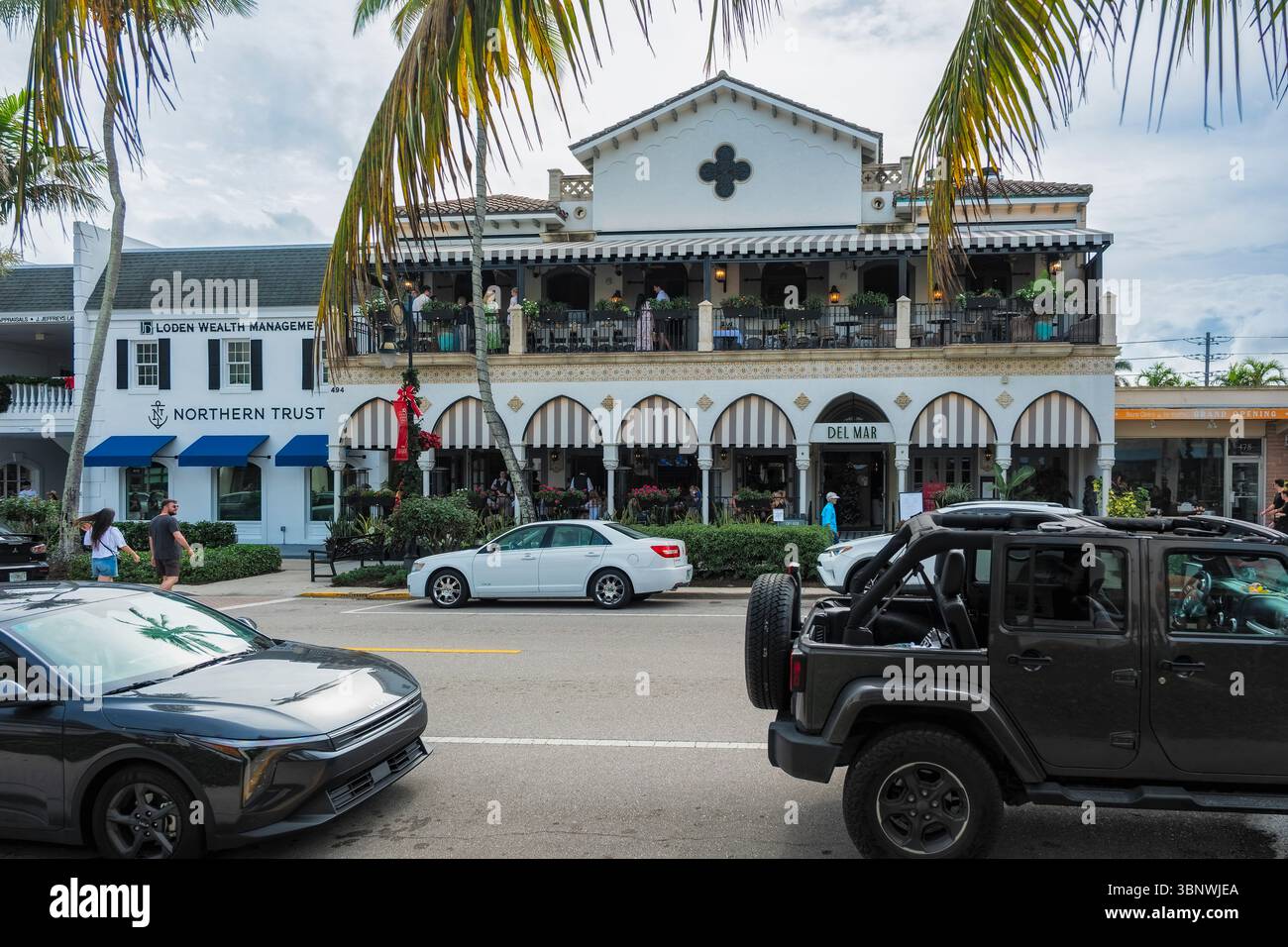 Vue en angle bas du bâtiment Del Mar Restaurant sur la 5ème Avenue, Naples, Comté de collier, Floride, États-Unis Banque D'Images