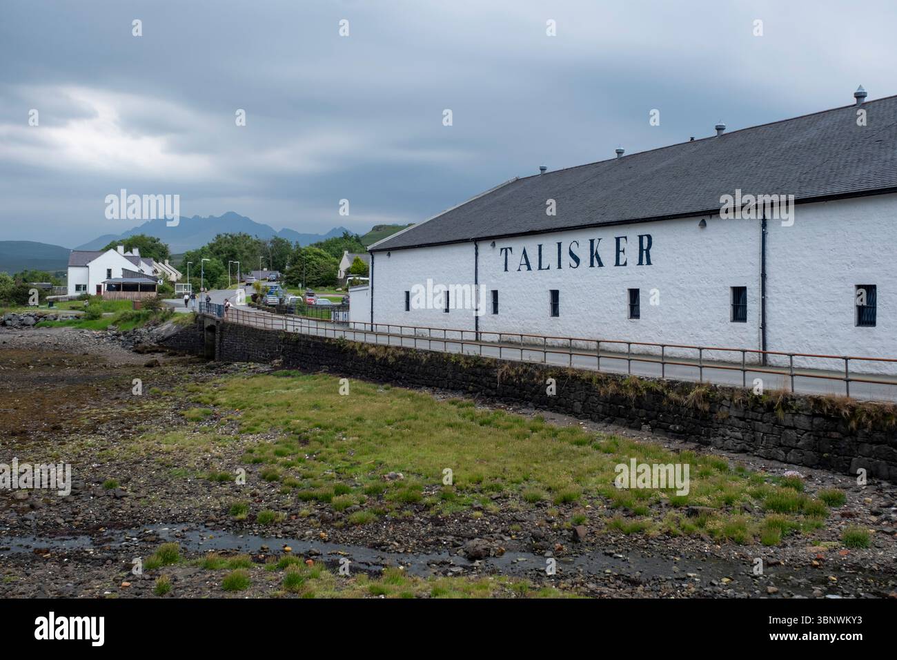 Distillerie Talisker, Carbost, île de Skye, Écosse. Banque D'Images